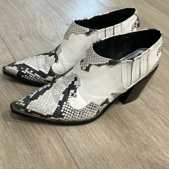 Snake skin ankle boots - Picture 2 of 2
